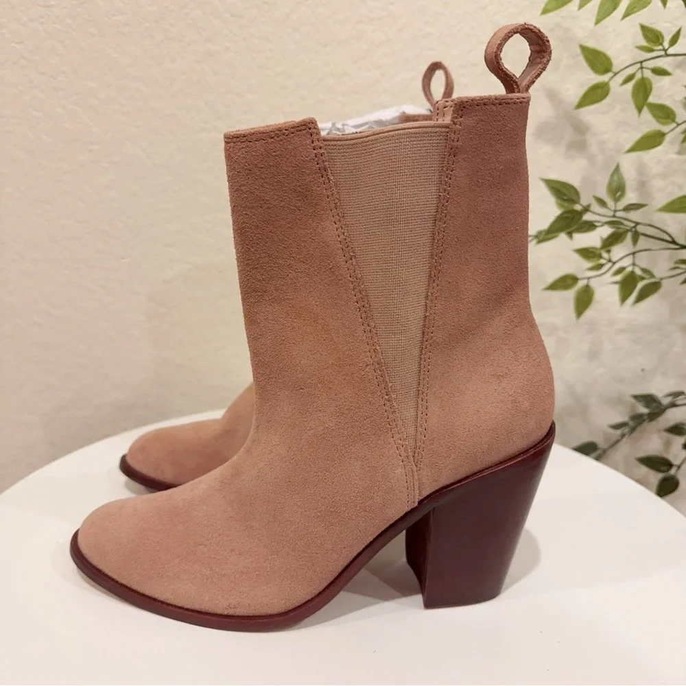 Kaanas Morava Suede Block Heel With Elastic in Caramel NWOT Size 6M